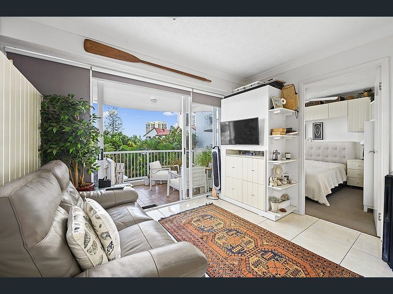 Imagine coming home to this gorgeous apartment a stone's throw to the beach